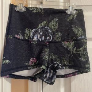LULULEMON SHORTS 2.5”